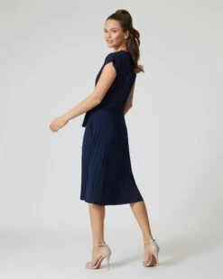 Kleid Mit Plissée-Rock -Modegeschäft 54184659 f052b918 86c7 4942 b6d8 4406ff615ee3 pics2080