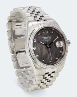 Damenuhr Aus Edelstahl -Modegeschäft 59579672 8720e1d6 b63f 11ec a9cd 5a72d431453d pics2080