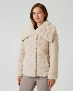 Jacke Aus Webpelz -Modegeschäft 59621770 b3590730 0667 11ed 8f3c 5a72d431453d pics2080
