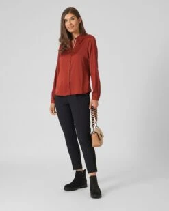 Bluse Mit Kontrast-Details 8 Bluse Mit Kontrast-Details -Modegeschäft 59633011 ba7e2209 ee10 11ec 8f3c 5a72d431453d pics2080