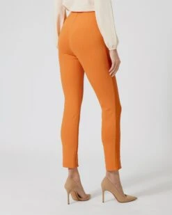 Schlupfhose Im Materialmix Mit Nieten -Modegeschäft 59691144 72b2968f 5a81 11ed 9039 5a72d431453d pics2080