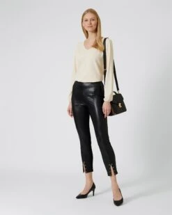 Schlupfhose Im Materialmix Mit Nieten -Modegeschäft 59691160 86ed2343 5a81 11ed 9039 5a72d431453d pics2080