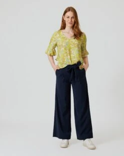 Hose Im Marlene-Style -Modegeschäft 59696881 b1d0b0da 61a0 11ed 9039 5a72d431453d pics2080