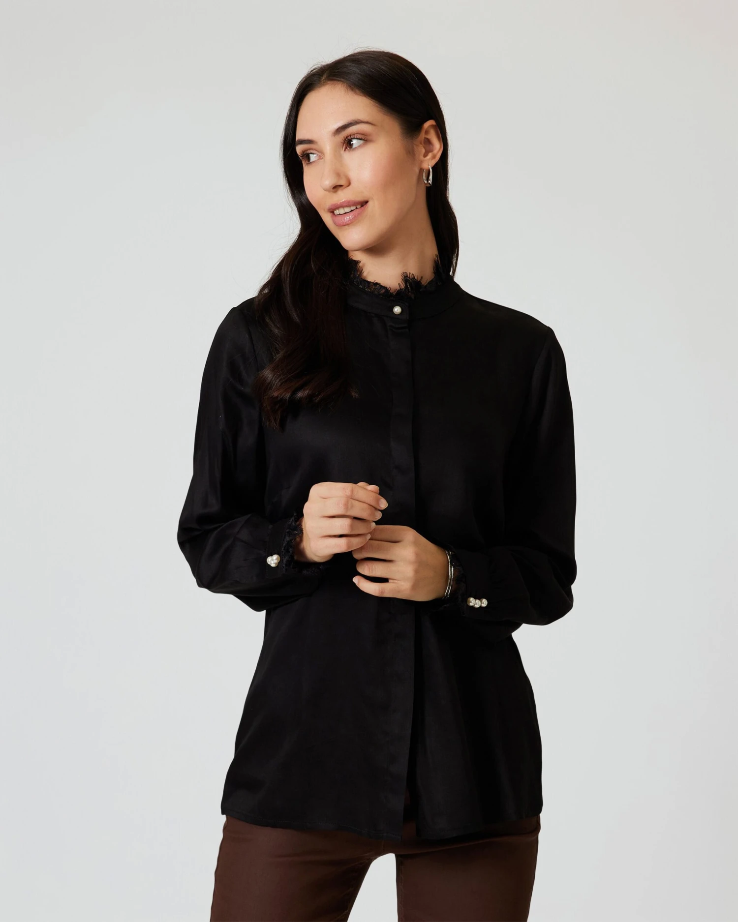 Bluse Mit Romantischen Details 4 Bluse Mit Romantischen Details – Bild 2