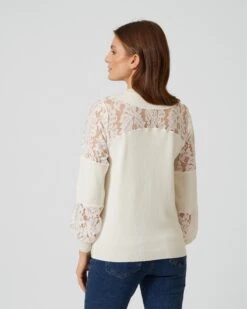 Pullover Mit Spitzeneinsätzen -Modegeschäft 59723763 0b76dc77 81d3 11ed a353 5a72d431453d pics2080
