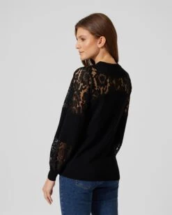 Pullover Mit Spitzeneinsätzen -Modegeschäft 59723767 112d0b45 81d3 11ed a353 5a72d431453d pics2080