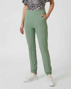 Jogpants Mit Biesen 9 Jogpants Mit Biesen -Modegeschäft 59744094 a3159f3f 9e18 11ed a353 5a72d431453d pics2080