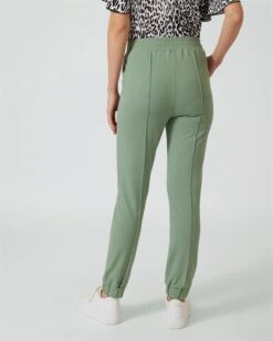 Jogpants Mit Biesen 11 Jogpants Mit Biesen -Modegeschäft 59744098 a95d20b2 9e18 11ed a353 5a72d431453d pics2080