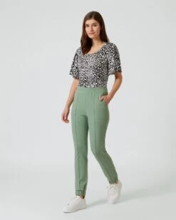 Jogpants Mit Biesen 10 Jogpants Mit Biesen -Modegeschäft 59744102 ad3f03f1 9e18 11ed a353 5a72d431453d pics2080