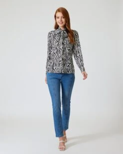 Bluse Mit Zebradruck -Modegeschäft 59754408 bdddcadf a922 11ed a353 5a72d431453d pics2080