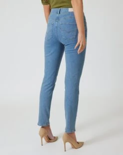 Wow-Jeans -Modegeschäft 59754411 c18cfa77 a922 11ed a353 5a72d431453d pics2080