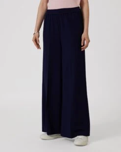 Palazzohose Im Unidesign -Modegeschäft 59763647 40941304 b73a 11ed 9083 5a72d431453d pics2080