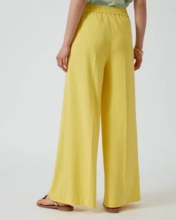 Palazzohose Im Unidesign -Modegeschäft 59763673 8945efc0 b73a 11ed 9083 5a72d431453d pics2080