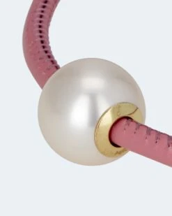 Leder-Collier Mit MK-Perle 16 Mm 23 Leder-Collier Mit MK-Perle 16 Mm -Modegeschäft 59777244 3bd84ac5 c7b9 11ed 9083 5a72d431453d pics2080