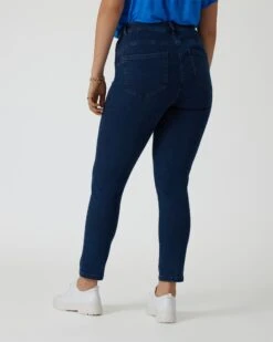 Denim Mit Waschung -Modegeschäft 59795532 88d866b0 dceb 11ed 9083 5a72d431453d pics2080