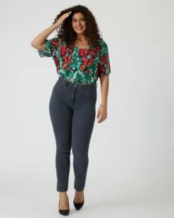 Denim Mit Waschung -Modegeschäft 59795538 9388b4eb dceb 11ed 9083 5a72d431453d pics2080