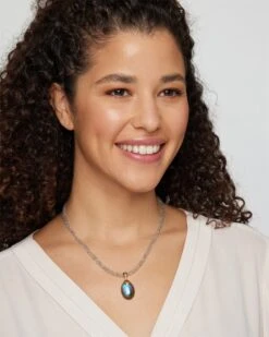 Collier Mit Anhänger Und Labradorit -Modegeschäft 59801741 6331b050 a7b1 11ed a353 5a72d431453d pics2080