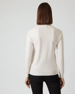 Pullover Mit Zierknöpfen -Modegeschäft 59811389 1c0ebfd3 f09a 11ed 9083 5a72d431453d pics2080