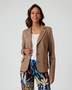 Ponte Blazer Im Unidesign -Modegeschäft 59817268 23d34d1f fad7 11ed 9169 5a72d431453d pics2080