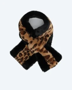 Schal In Leo-Optik -Modegeschäft 59819677 f110e968 febd 11ed 9169 5a72d431453d pics2080