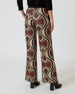 Schlupfhose Mit Grafikmuster 9 Schlupfhose Mit Grafikmuster -Modegeschäft 59821434 91fc8d7d 0048 11ee 9169 5a72d431453d pics2080