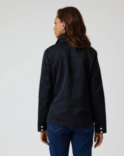 Jacke Im Unidesign -Modegeschäft 59828160 3caf15a4 0a80 11ee 9169 5a72d431453d pics2080