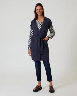 Lange Strickweste -Modegeschäft 59829411 6c6ff965 0c21 11ee 9169 5a72d431453d pics2080