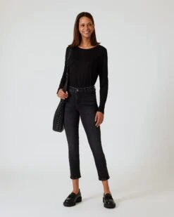 Jeans Mit Schmalem Bein -Modegeschäft 59829460 92daf841 0c21 11ee 9169 5a72d431453d pics2080