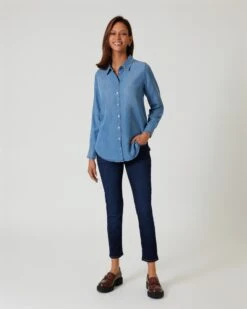 Jeanshemd Mit Schmuckkette -Modegeschäft 59829548 e203c648 0c21 11ee 9169 5a72d431453d pics2080