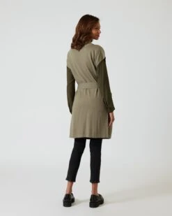 Lange Strickweste -Modegeschäft 59830819 3aa03480 0f3c 11ee 9169 5a72d431453d pics2080