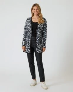 Flauschgarn-Jacke -Modegeschäft 59833288 d3b9ae0c 13f3 11ee 9169 5a72d431453d pics2080