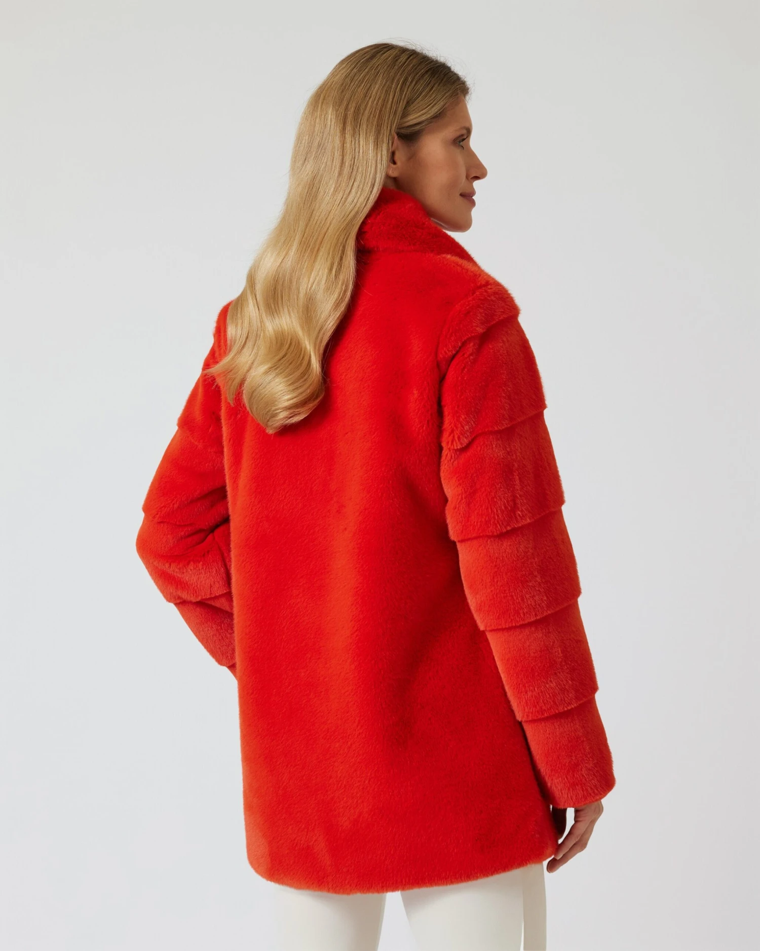 Webpelzmantel Mit Abgerundetem Saum 6 Webpelzmantel Mit Abgerundetem Saum – Bild 4