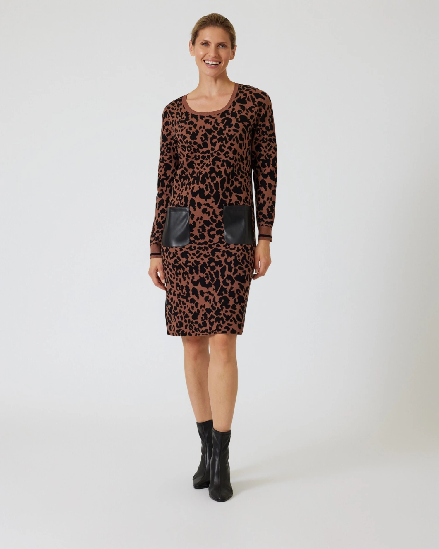 Strickkleid Mit Leo-Druck 4 Strickkleid Mit Leo-Druck – Bild 2