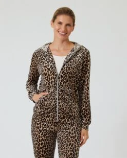 Samtjacke Im Leo-Design -Modegeschäft 59835142 7cf687fa 14bc 11ee 9169 5a72d431453d pics2080