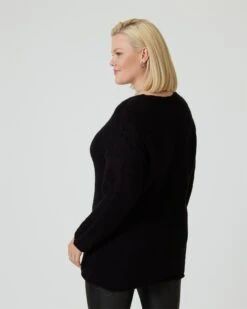 Pullover Mit Tiefem V-Ausschnitt -Modegeschäft 59838879 c3caf4d9 1981 11ee 8f6f 5a72d431453d pics2080