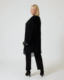 Cardigan Aus Flauschgarn -Modegeschäft 59838889 c6c9a286 1981 11ee 8f6f 5a72d431453d pics2080