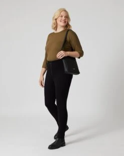 Hose Aus Ponte Di Roma 8 Hose Aus Ponte Di Roma -Modegeschäft 59839445 23f3d368 1a3c 11ee 8f6f 5a72d431453d pics2080