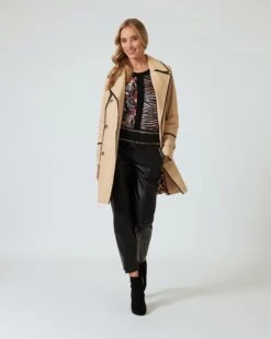 Ledermantel Mit Kontrastbordüre -Modegeschäft 59840677 b2004d3a 1bca 11ee 8f6f 5a72d431453d pics2080