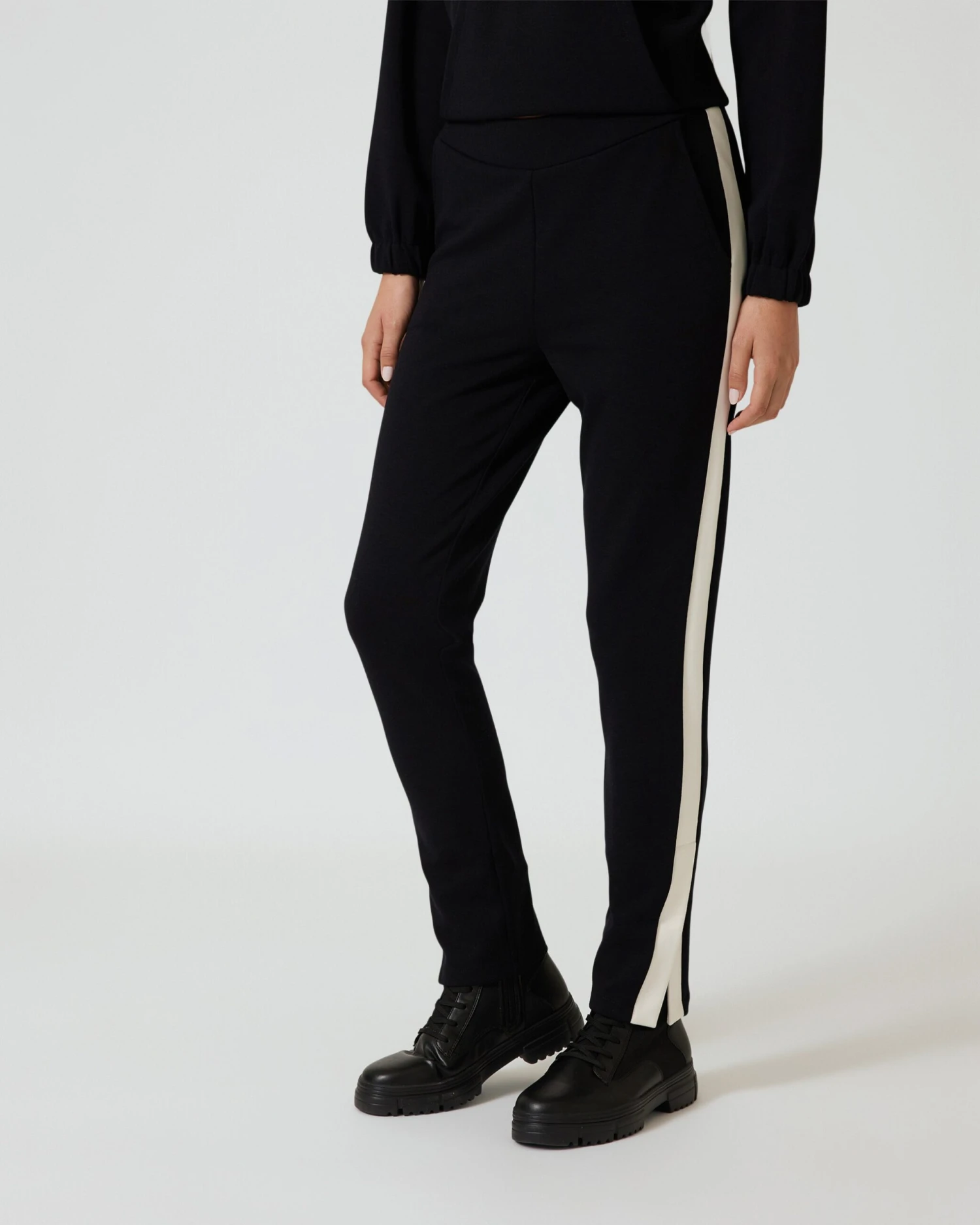 Jacquard-Hose Mit Galon 7 Jacquard-Hose Mit Galon – Bild 5