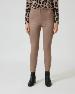 Suede Hose -Modegeschäft 59843276 fa517352 0503 11ee 9169 5a72d431453d pics2080