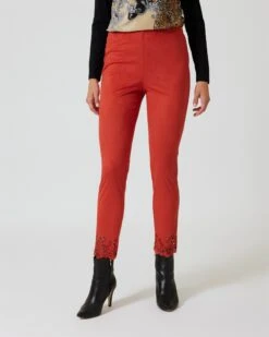 Hose Velourslederimitat Mit Lasercut -Modegeschäft 59844471 0b2ec190 2096 11ee 8f6f 5a72d431453d pics2080