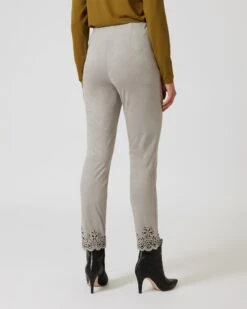 Hose Velourslederimitat Mit Lasercut -Modegeschäft 59844488 11ddbced 2096 11ee 8f6f 5a72d431453d pics2080