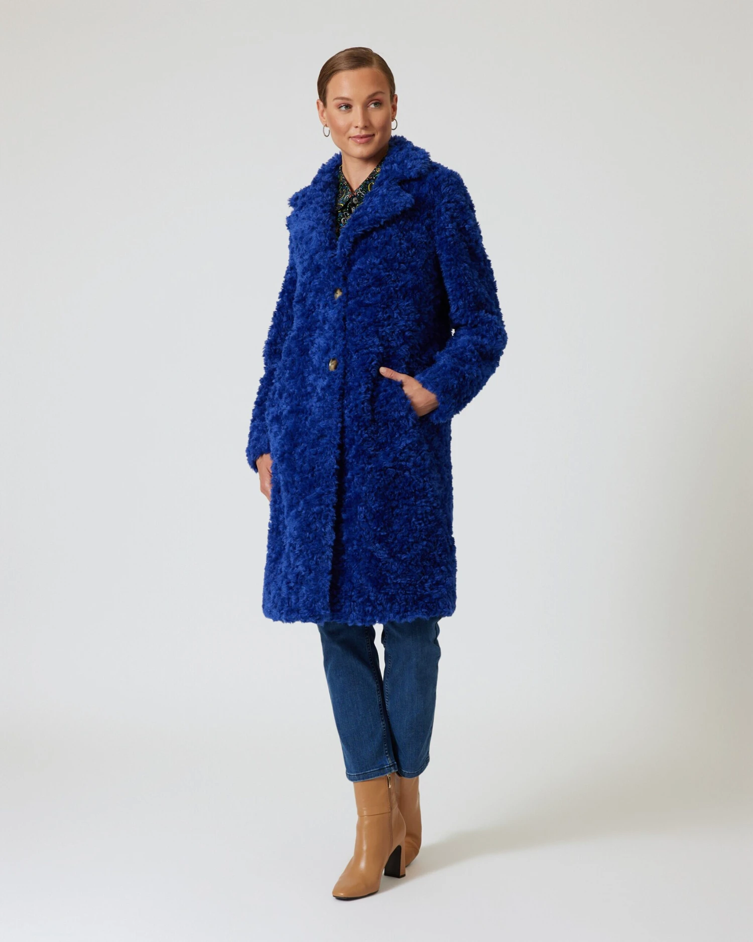 Mantel In Pelz-Optik 7 Mantel In Pelz-Optik – Bild 5