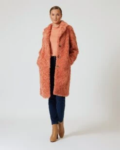 Mantel In Pelz-Optik 11 Mantel In Pelz-Optik -Modegeschäft 59845815 1b11e434 2153 11ee 8f6f 5a72d431453d pics2080