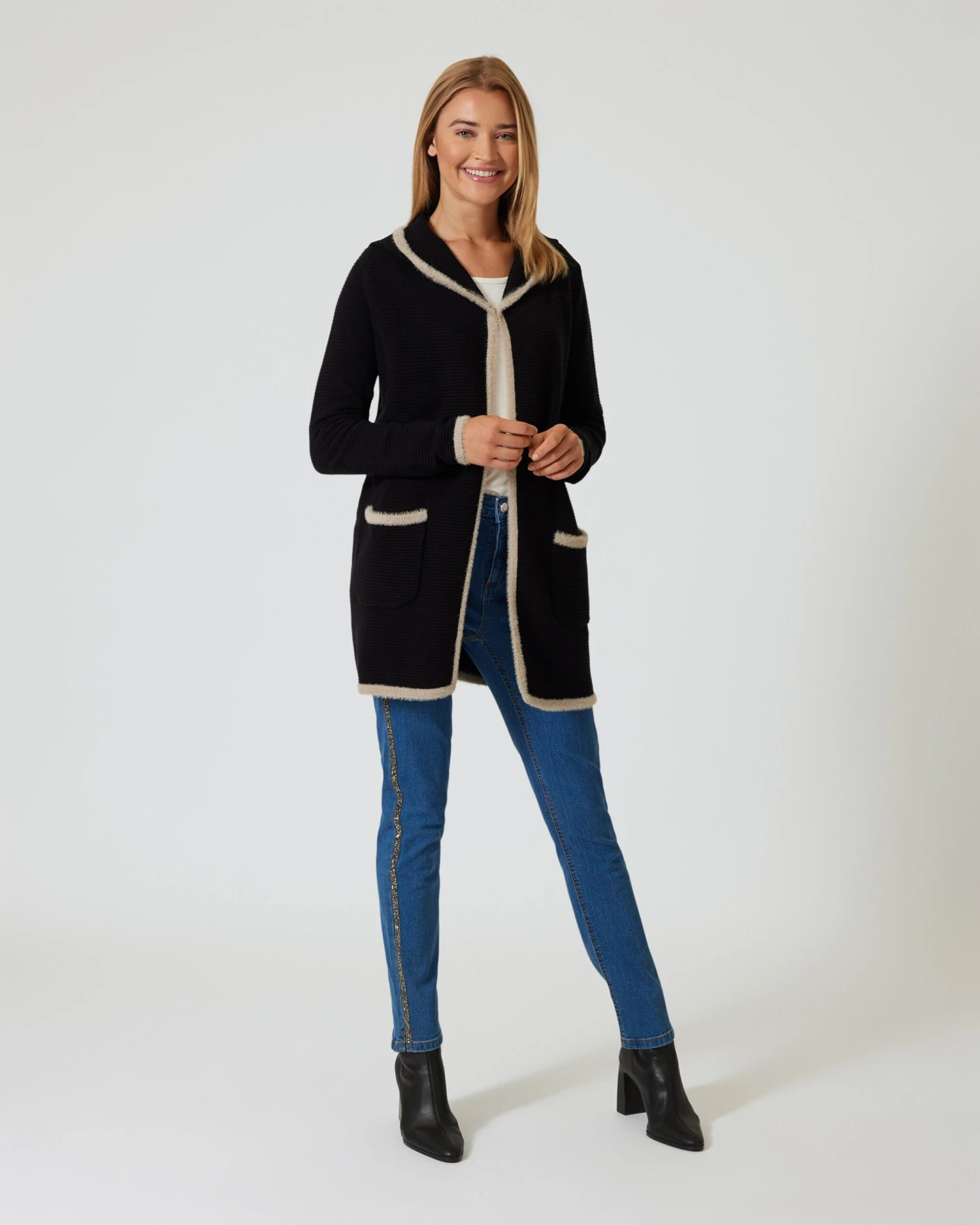 Cardigan Mit Flauschkontrastkante 5 Cardigan Mit Flauschkontrastkante – Bild 3