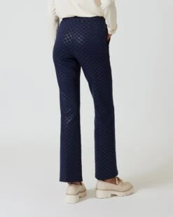 Schlupfhose Mit Allover-Foliendruck 9 Schlupfhose Mit Allover-Foliendruck -Modegeschäft 59851283 c5adb14b 26cc 11ee 8f6f 5a72d431453d pics2080