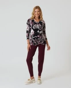 Classic Twinset "Blüten-Sinfonie" -Modegeschäft 59853744 10160dae 2791 11ee 8f6f 5a72d431453d pics2080