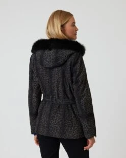 Lederjacke Mit Leomuster Und Kapuze -Modegeschäft 59853776 23a0de1f 2791 11ee 8f6f 5a72d431453d pics2080