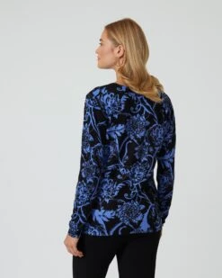 Classic Pullover "Blumenranke" 11 Classic Pullover "Blumenranke" -Modegeschäft 59853804 363b0633 2791 11ee 8f6f 5a72d431453d pics2080