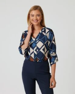 Bluse "Thea" Mit Print -Modegeschäft 59857543 25179734 2ac0 11ee 8f6f 5a72d431453d pics2080